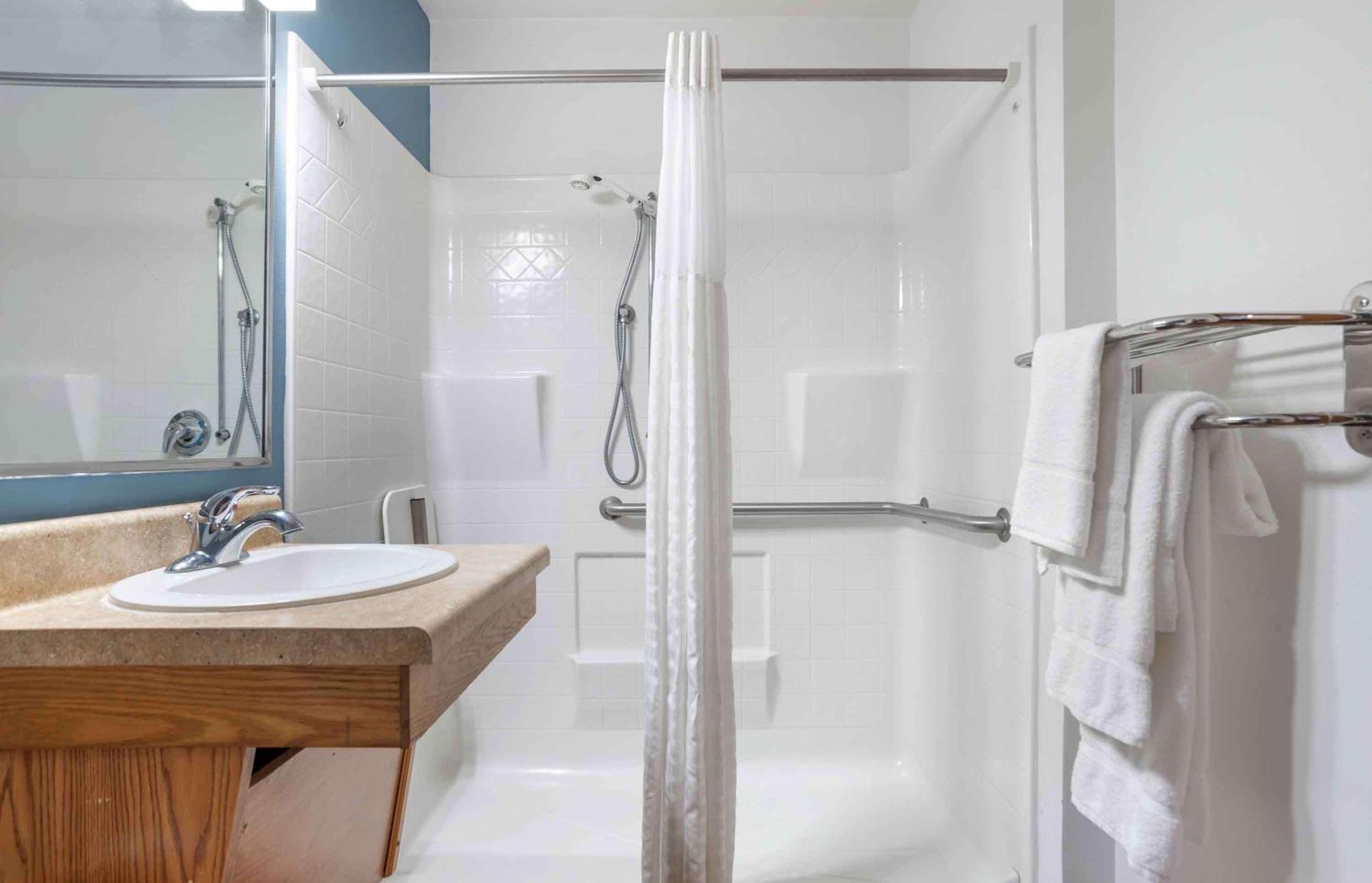 Extended Stay America Select Suites - Cleveland - Airport Exterior foto